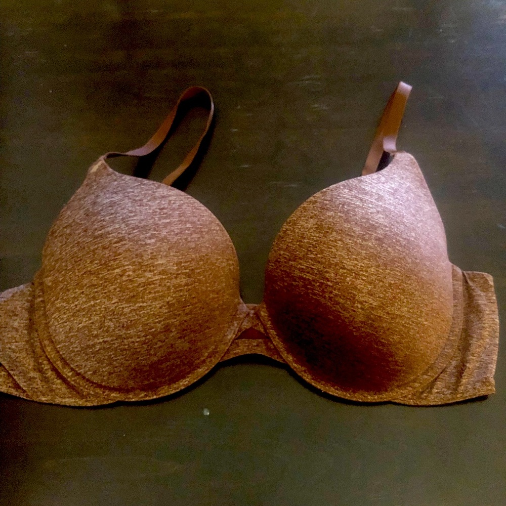 Victoria’s Secret 38C, min-mod padded, and rarely worn underwire bra.